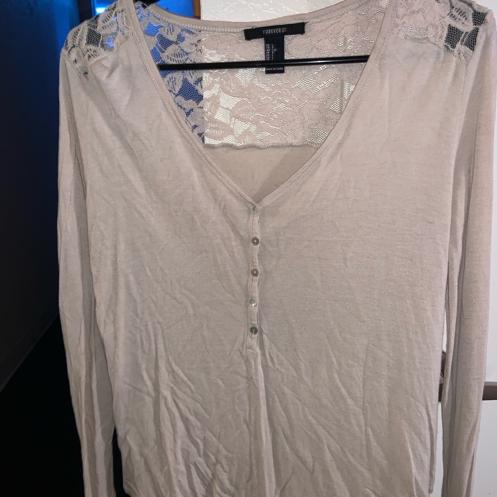 top w/ lace detailing